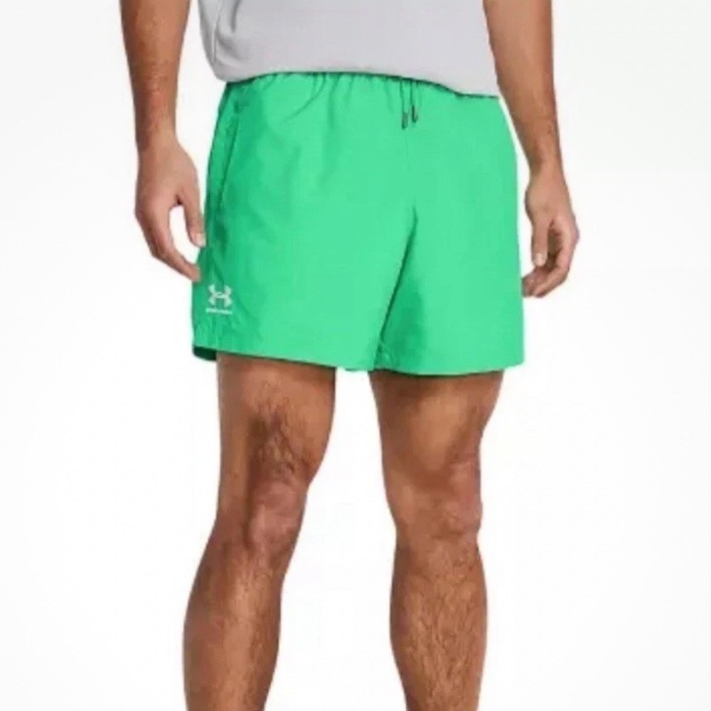 NEW‎ Under Armour Small Men's Green Under Armour Woven Volley Shorts